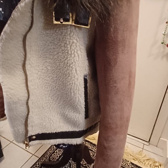 Forever 21 NWT Jacket Faux fur collar- soft cuddly, warm bomber style - Picture 6 of 9